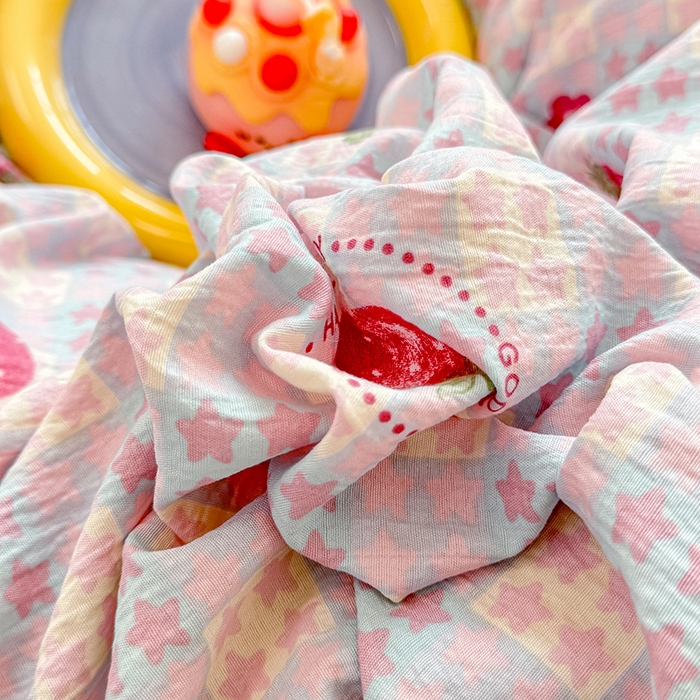 91家纺网 家纺一手货源 找家纺 壹号库家纺 2025新款皱皱纱舒暖绒四件套 草莓方糖