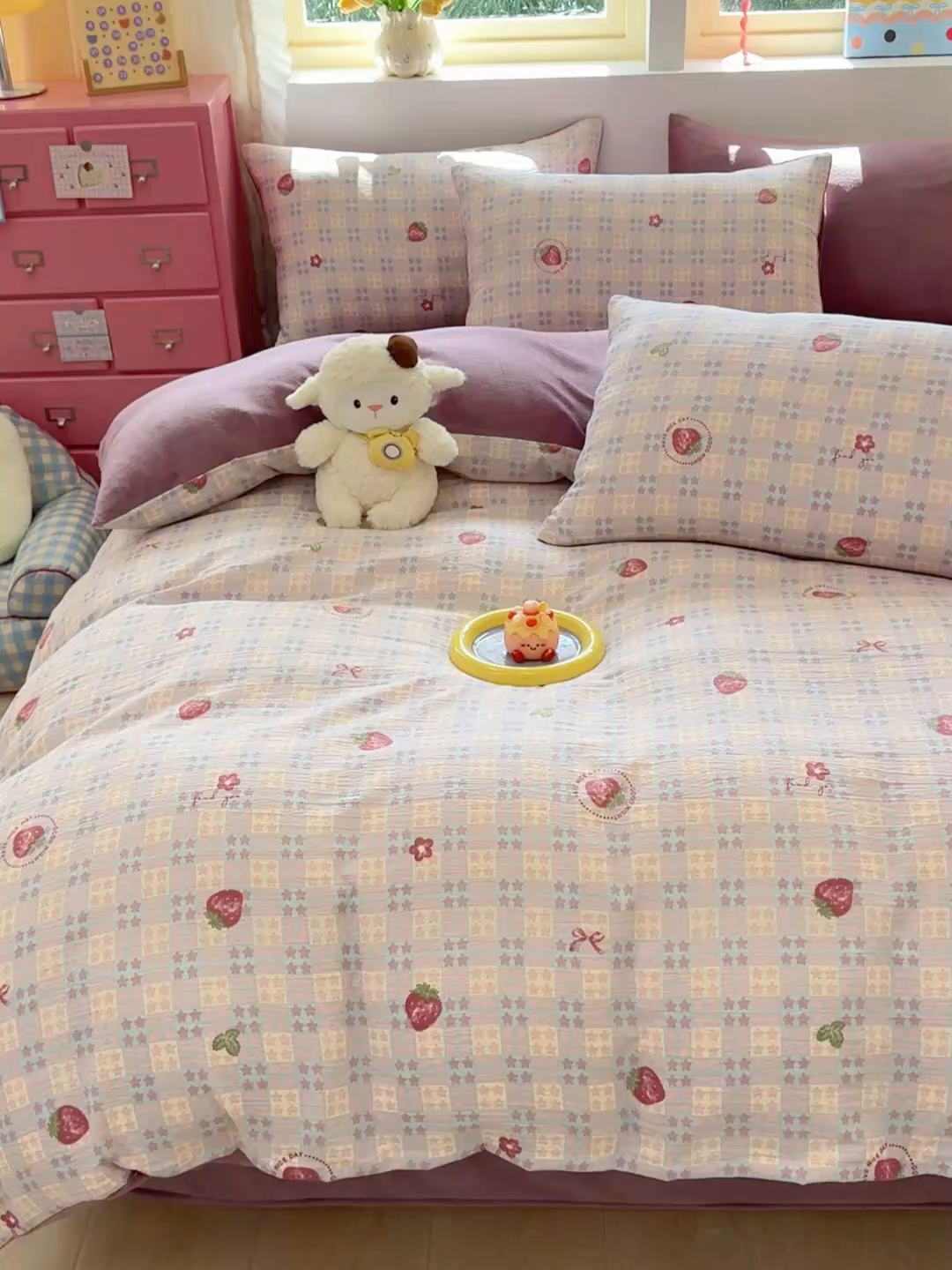 91家纺网 家纺一手货源 找家纺 壹号库家纺 2025新款皱皱纱舒暖绒四件套 草莓方糖