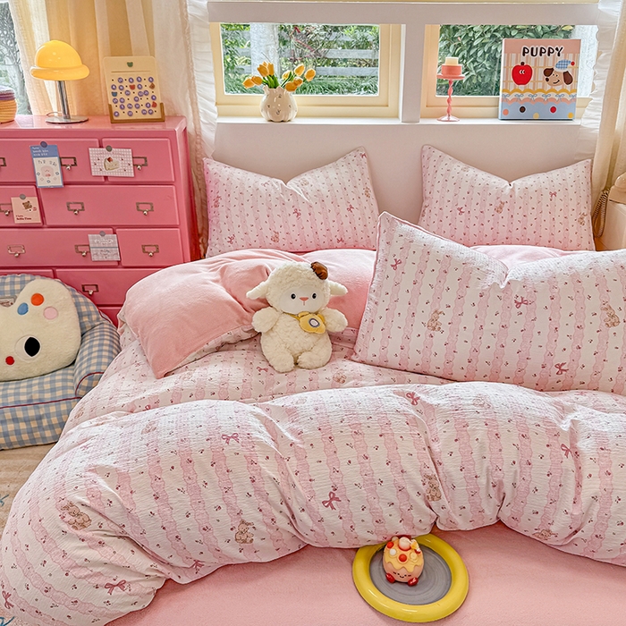 91家纺网 家纺一手货源 找家纺 壹号库家纺 2025新款皱皱纱舒暖绒四件套 蕾丝小兔