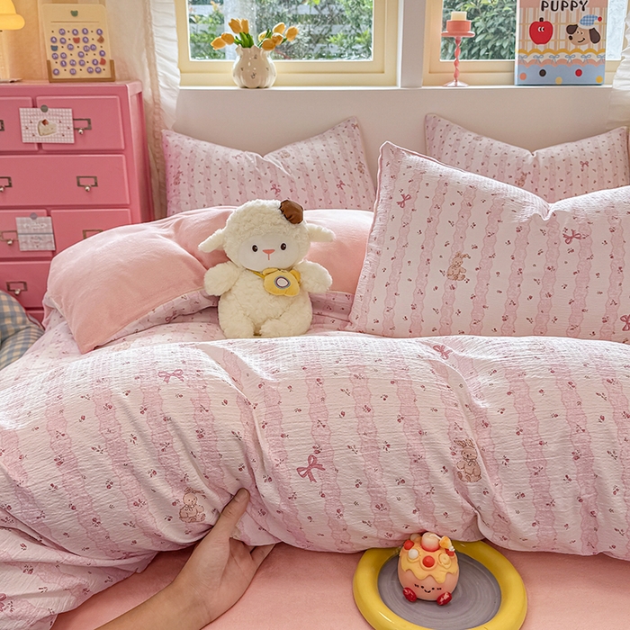 91家纺网 家纺一手货源 找家纺 壹号库家纺 2025新款皱皱纱舒暖绒四件套 蕾丝小兔