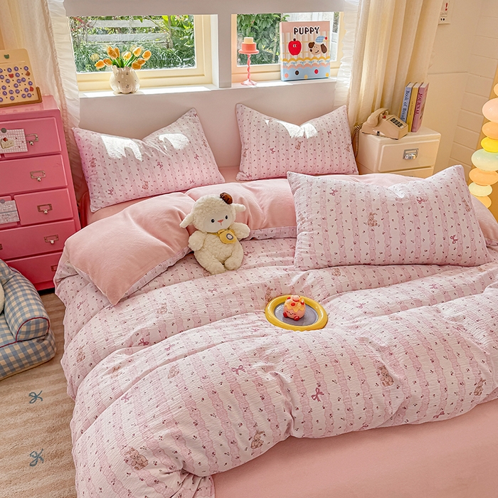 91家纺网 家纺一手货源 找家纺 壹号库家纺 2025新款皱皱纱舒暖绒四件套 蕾丝小兔