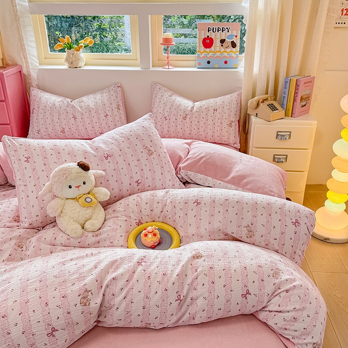 91家纺网 家纺一手货源 找家纺 壹号库家纺 2025新款皱皱纱舒暖绒四件套 蕾丝小兔