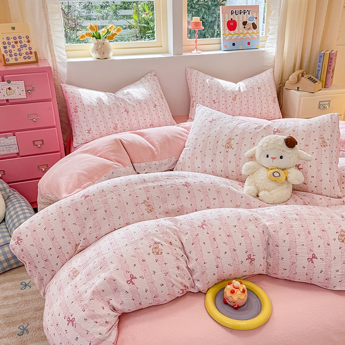 91家纺网 家纺一手货源 找家纺 壹号库家纺 2025新款皱皱纱舒暖绒四件套 蕾丝小兔