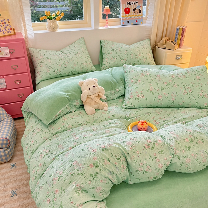 91家纺网 家纺一手货源 找家纺 壹号库家纺 2025新款皱皱纱舒暖绒四件套 木兮绿