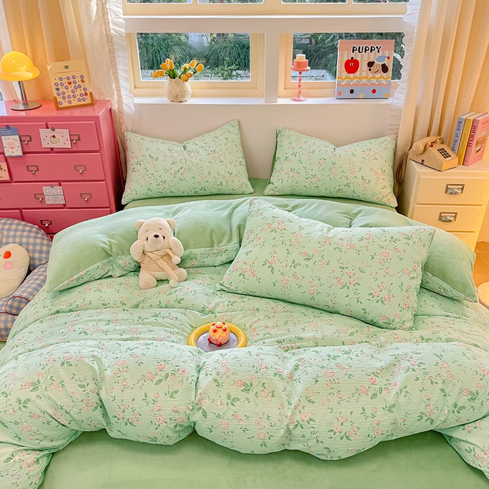 91家纺网 家纺一手货源 找家纺 壹号库家纺 2025新款皱皱纱舒暖绒四件套 木兮绿