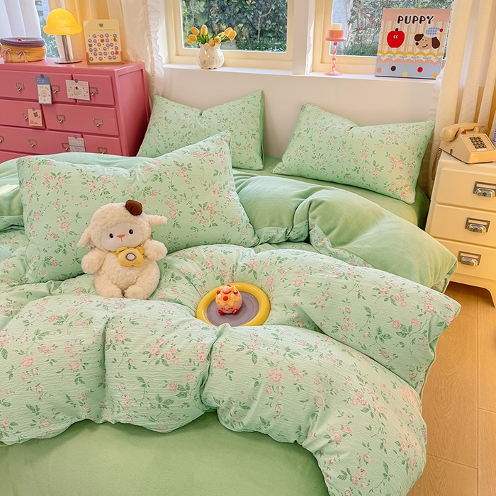 91家纺网 家纺一手货源 找家纺 壹号库家纺 2025新款皱皱纱舒暖绒四件套 木兮绿