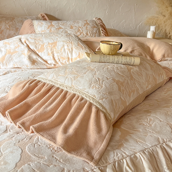 91家纺网 家纺一手货源 找家纺 网红馆（ck家纺） 2025新款牛奶绒雕花绒花边四件套--繁花倾心 繁花倾心-卡其