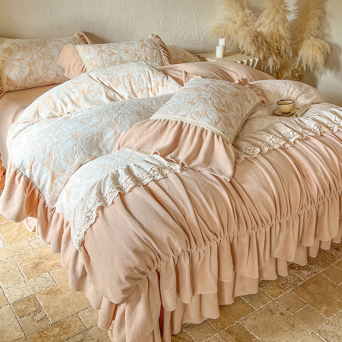 91家纺网 家纺一手货源 找家纺 网红馆（ck家纺） 2025新款牛奶绒雕花绒花边四件套--繁花倾心 繁花倾心-卡其