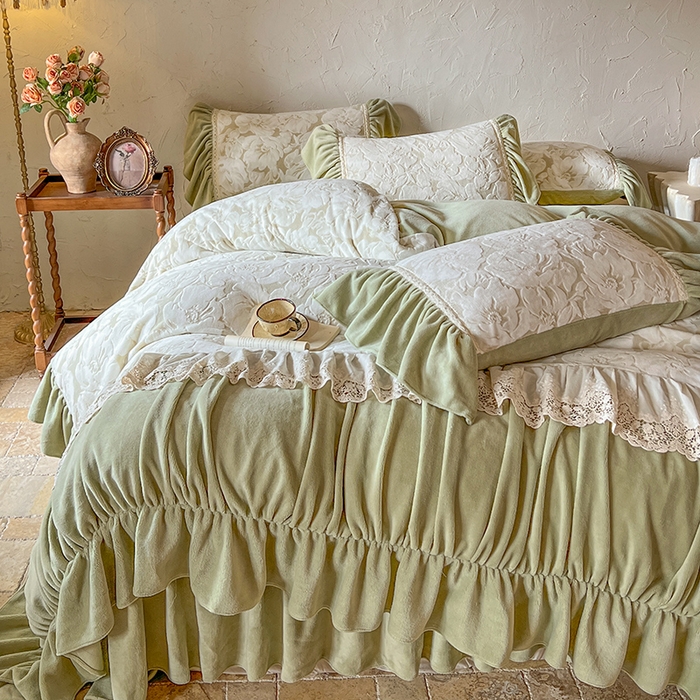91家纺网 家纺一手货源 找家纺 网红馆（ck家纺） 2025新款牛奶绒雕花绒花边四件套--繁花倾心 繁花倾心-绿