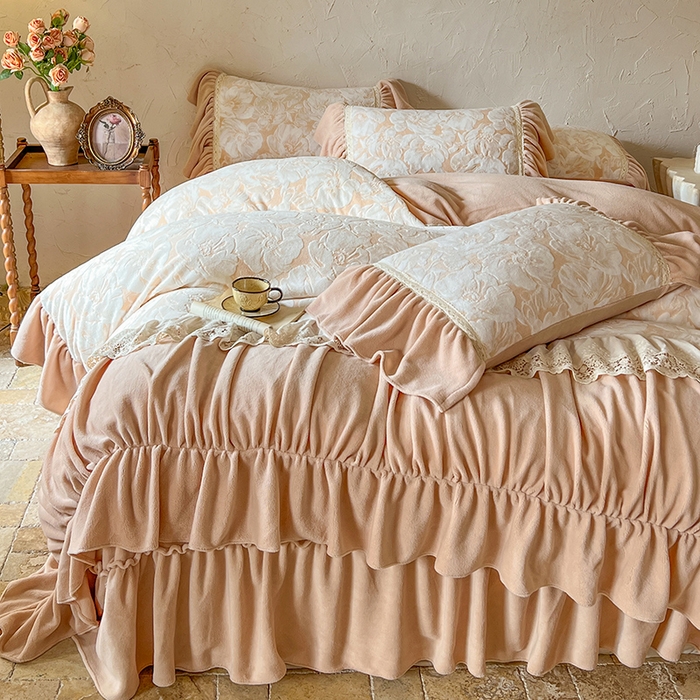 91家纺网 家纺一手货源 找家纺 网红馆（ck家纺） 2025新款牛奶绒雕花绒花边四件套--繁花倾心 繁花倾心-卡其