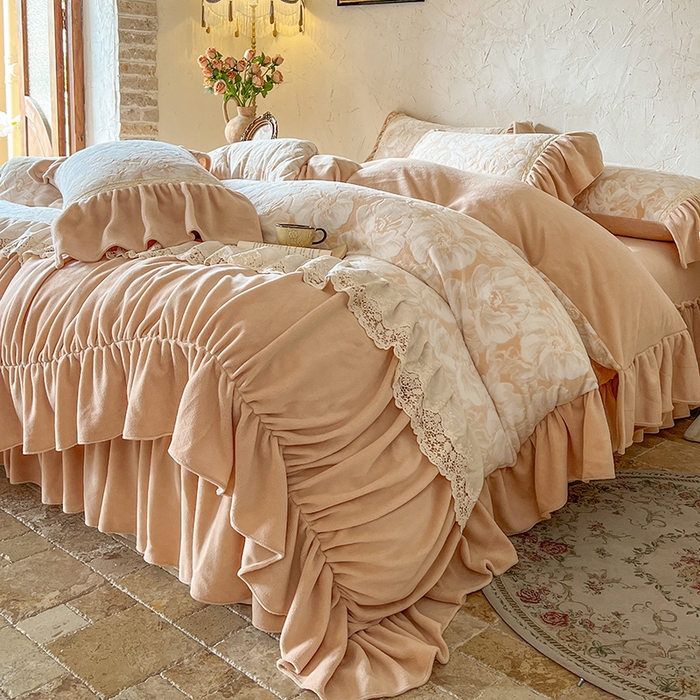 91家纺网 家纺一手货源 找家纺 网红馆（ck家纺） 2025新款牛奶绒雕花绒花边四件套--繁花倾心 繁花倾心-卡其