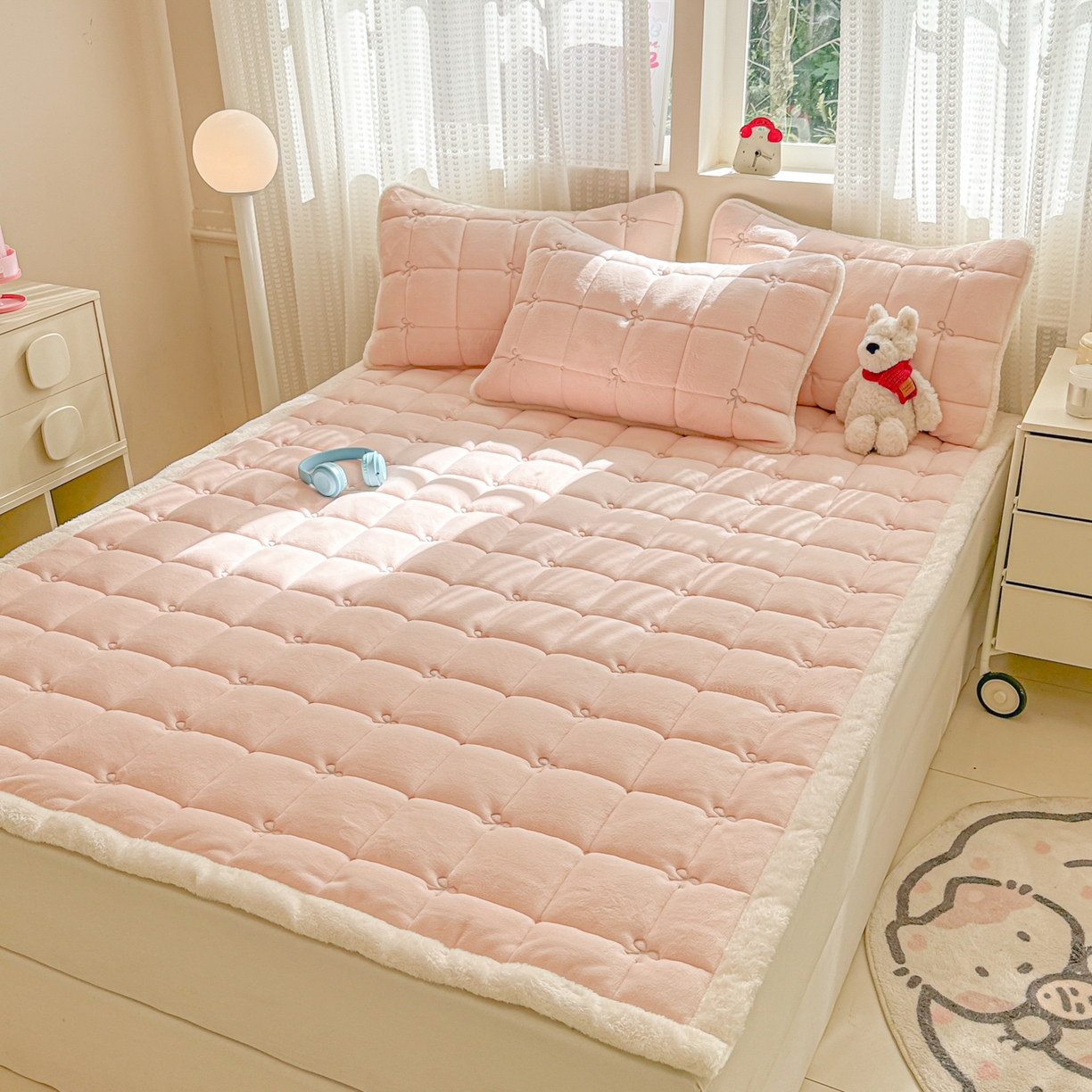 91家纺网 家纺一手货源 找家纺 （总）沐辰 2025新款A类双色牛奶绒绗绣夹棉床垫-炫彩同心结系列