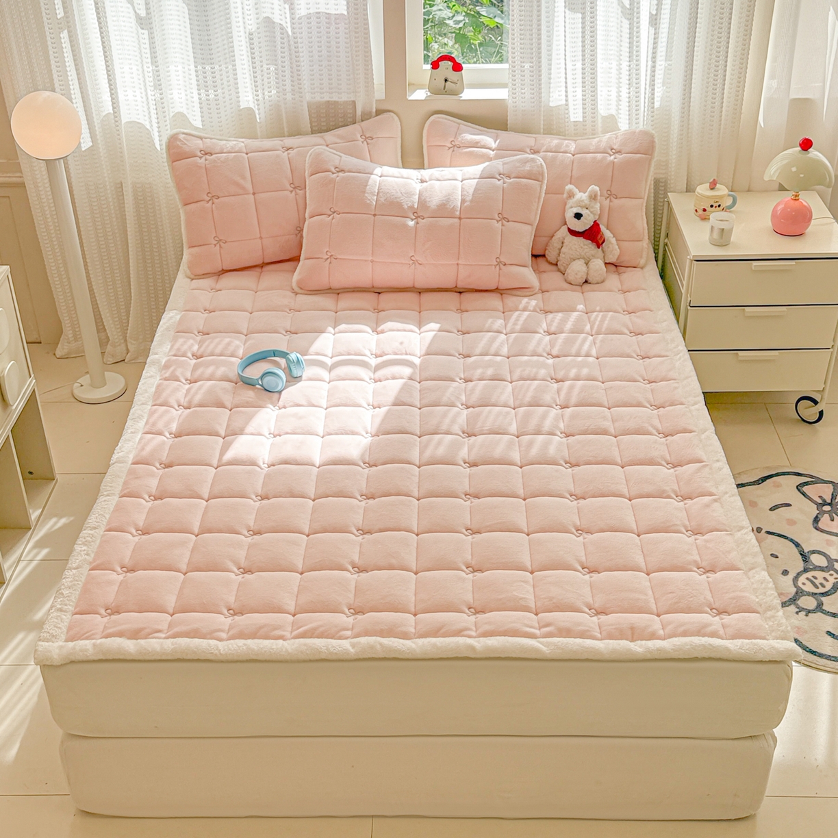 91家纺网 家纺一手货源 找家纺 沐辰 2025新款A类双色牛奶绒绗绣夹棉床垫-炫彩同心结系列 炫彩同心结-悠悠粉