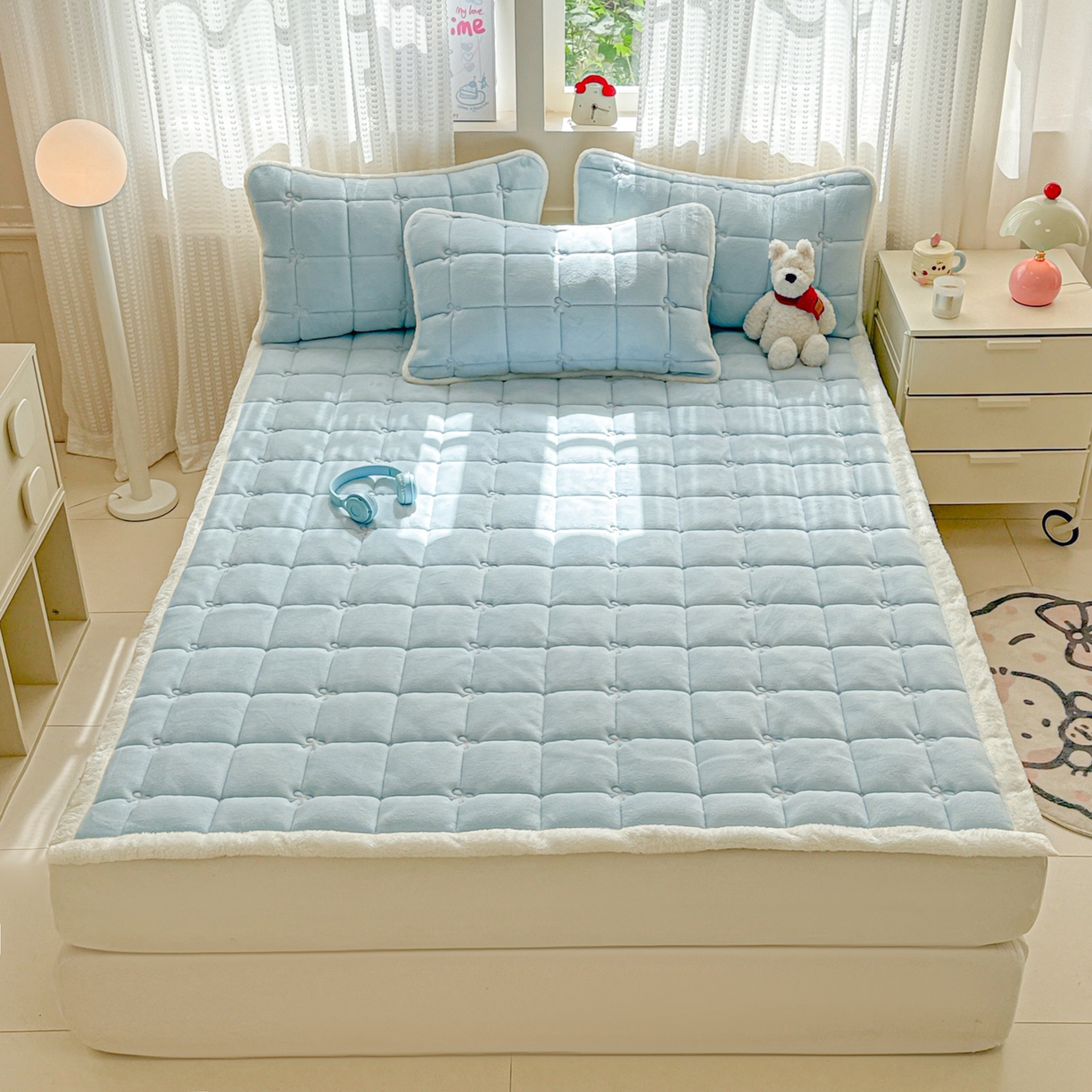 91家纺网 家纺一手货源 找家纺 沐辰 2025新款A类双色牛奶绒绗绣夹棉床垫-炫彩同心结系列 炫彩同心结-晴空蓝