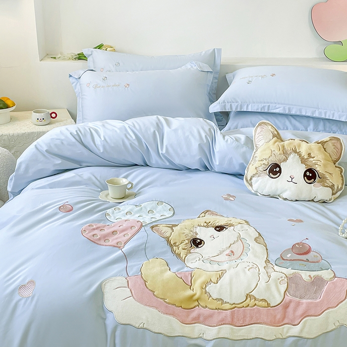 91家纺网 家纺一手货源 找家纺 （总）金绣美居 2025全棉大版卡通贴布绣 春夏新款四件套-布偶猫