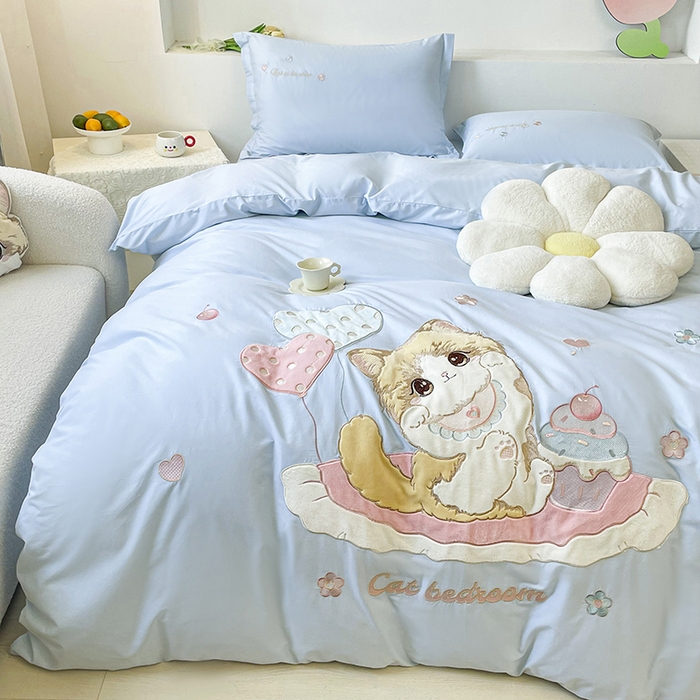 91家纺网 家纺一手货源 找家纺 （总）金绣美居 2025全棉大版卡通贴布绣 春夏新款四件套-布偶猫