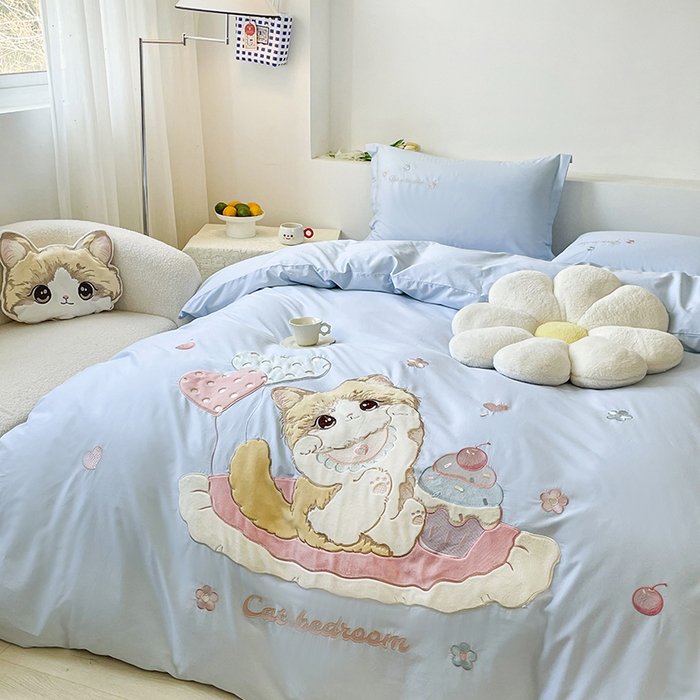 91家纺网 家纺一手货源 找家纺 （总）金绣美居 2025全棉大版卡通贴布绣 春夏新款四件套-布偶猫