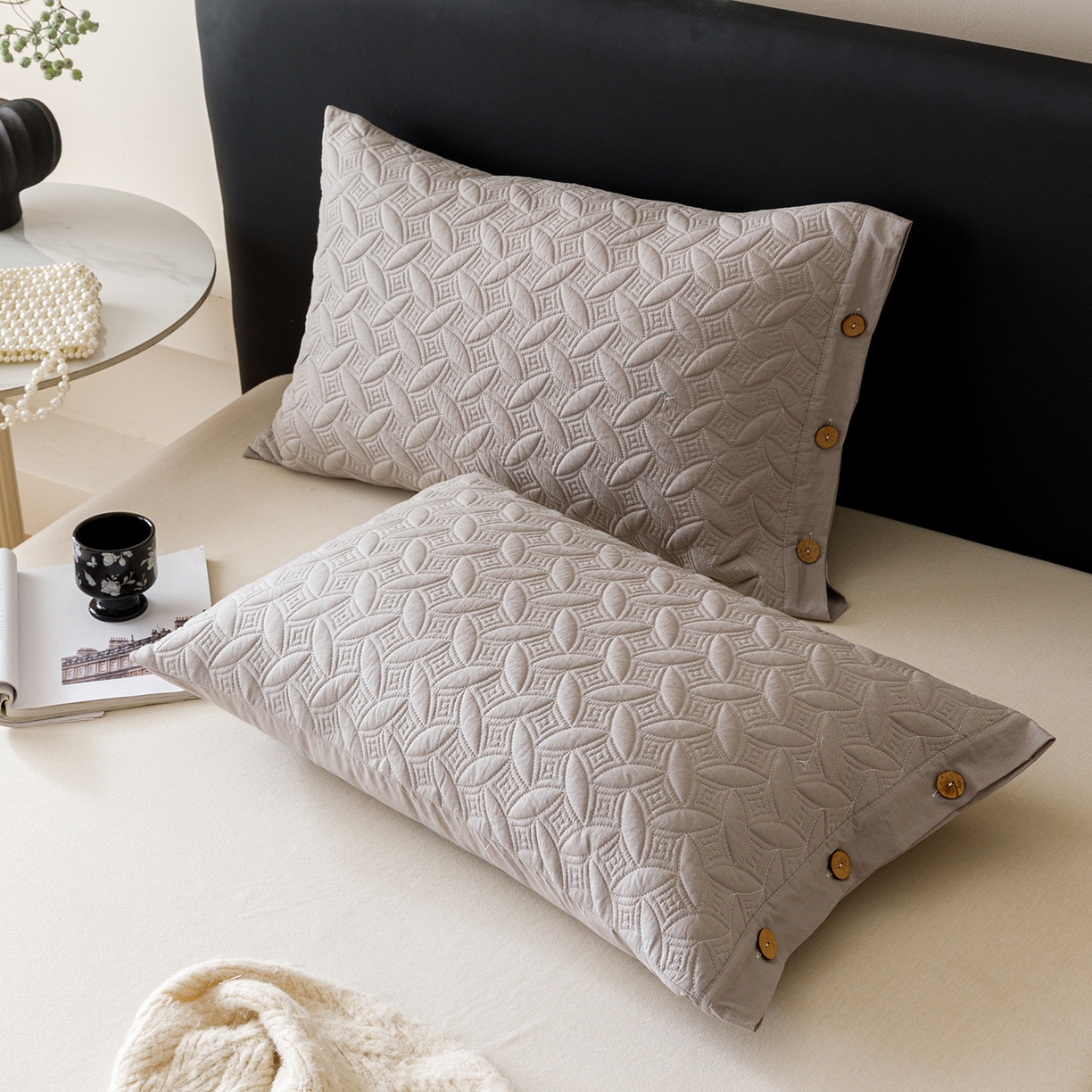 91家纺网 家纺一手货源 找家纺 （总）爱港家纺 2025新款纯色棉麻亚麻枕套加厚绗缝夹棉双面高级枕头套