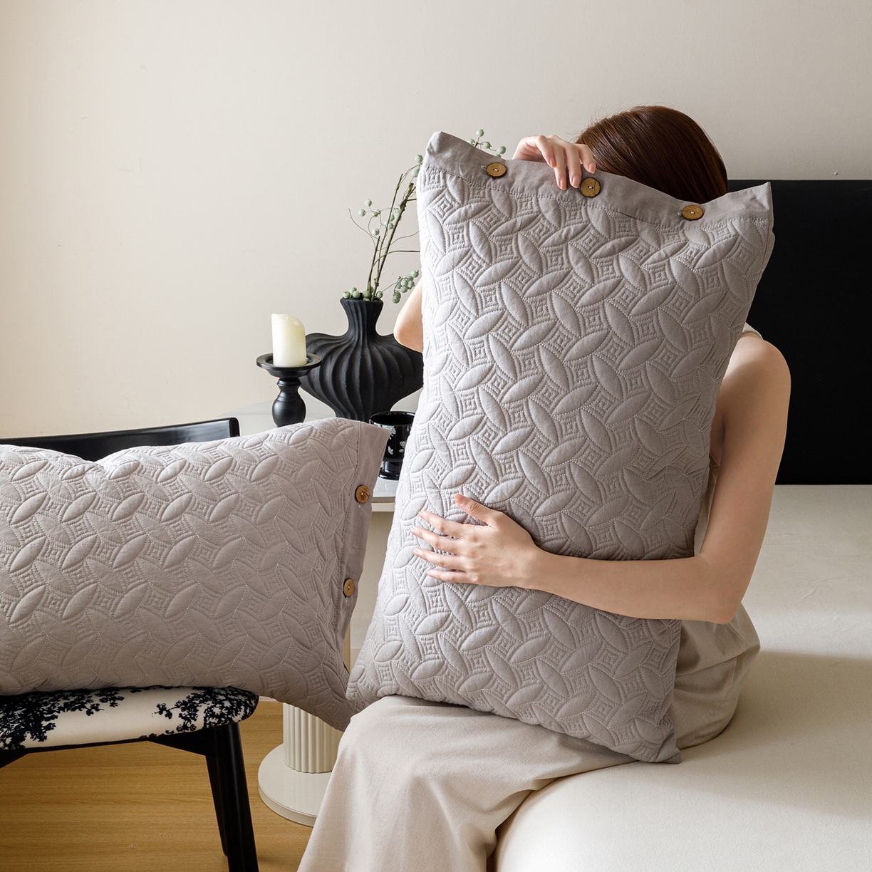 91家纺网 家纺一手货源 找家纺 （总）爱港家纺 2025新款纯色棉麻亚麻枕套加厚绗缝夹棉双面高级枕头套