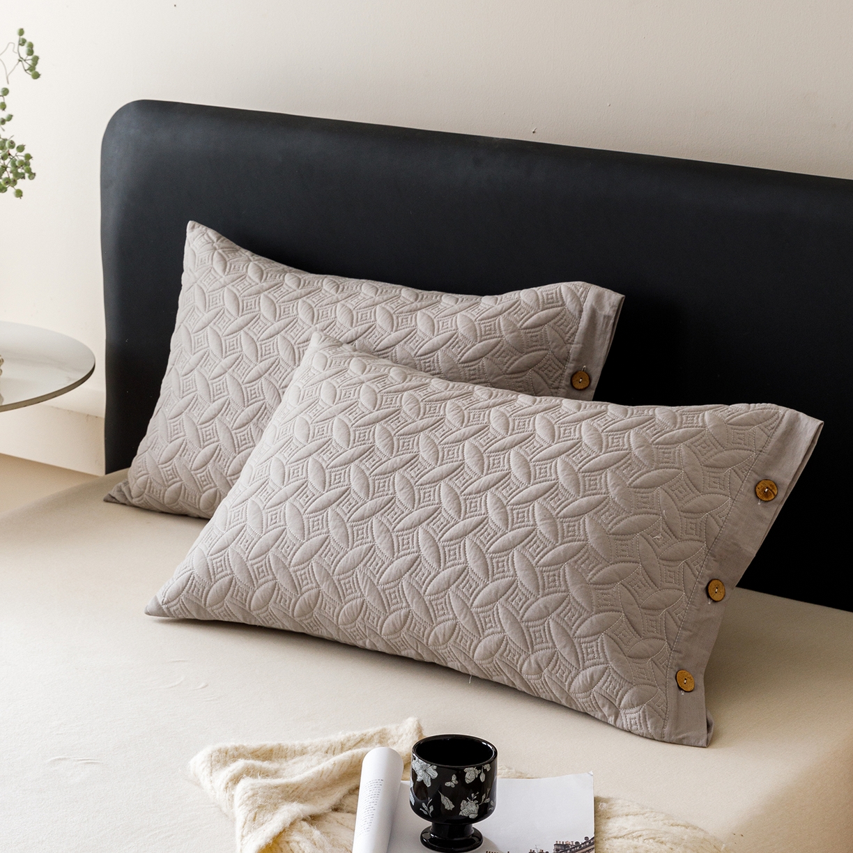 91家纺网 家纺一手货源 找家纺 爱港家纺 2025新款纯色棉麻亚麻枕套加厚绗缝夹棉双面高级枕头套 棉麻-浅灰