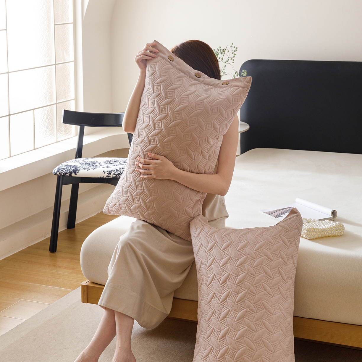 91家纺网 家纺一手货源 找家纺 爱港家纺 2025新款纯色棉麻亚麻枕套加厚绗缝夹棉双面高级枕头套 棉麻-檀粉