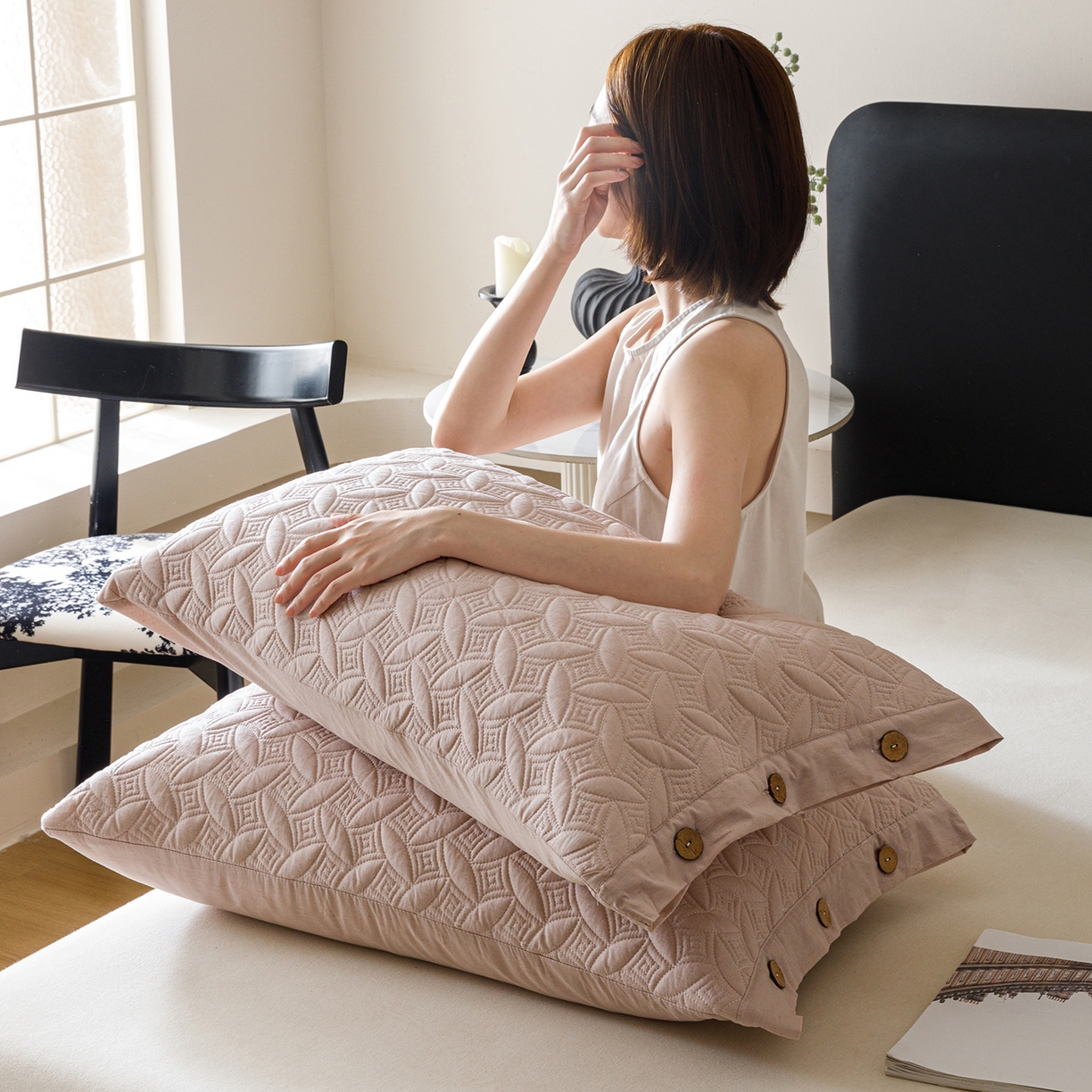 91家纺网 家纺一手货源 找家纺 爱港家纺 2025新款纯色棉麻亚麻枕套加厚绗缝夹棉双面高级枕头套 棉麻-檀粉