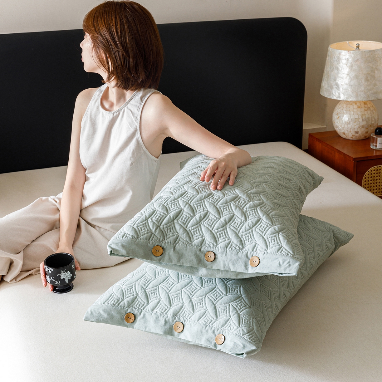 91家纺网 家纺一手货源 找家纺 爱港家纺 2025新款纯色棉麻亚麻枕套加厚绗缝夹棉双面高级枕头套 棉麻-雾兰