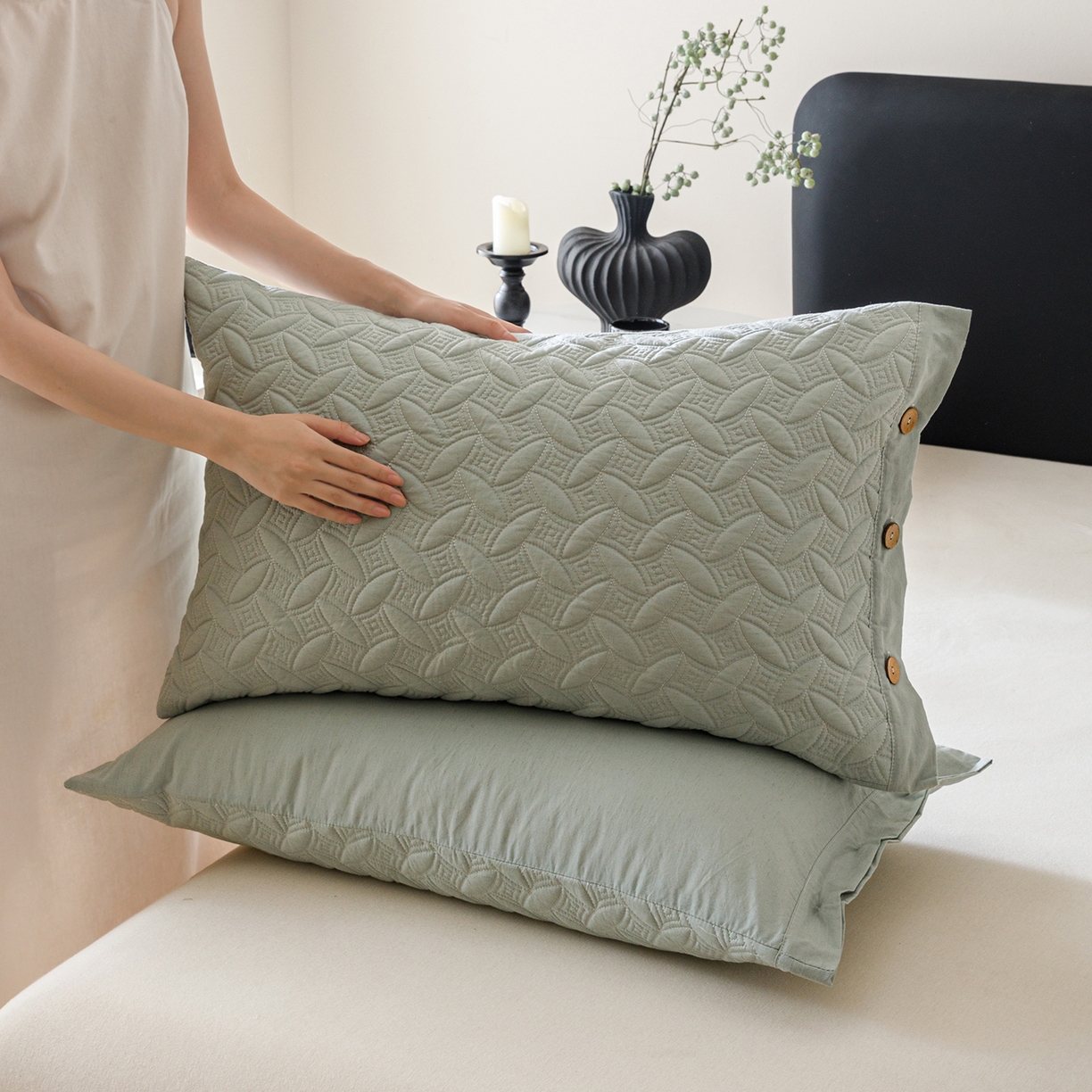 91家纺网 家纺一手货源 找家纺 爱港家纺 2025新款纯色棉麻亚麻枕套加厚绗缝夹棉双面高级枕头套 棉麻-雾兰