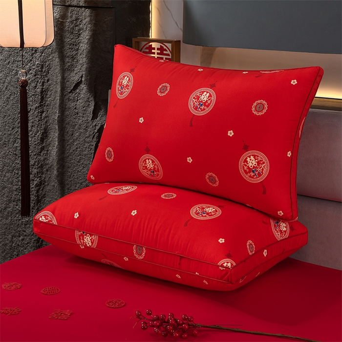 91家纺网 家纺一手货源 找家纺 圣靓 2025新款双喜护颈枕立体枕 枕头枕芯 囍枕立体高枕