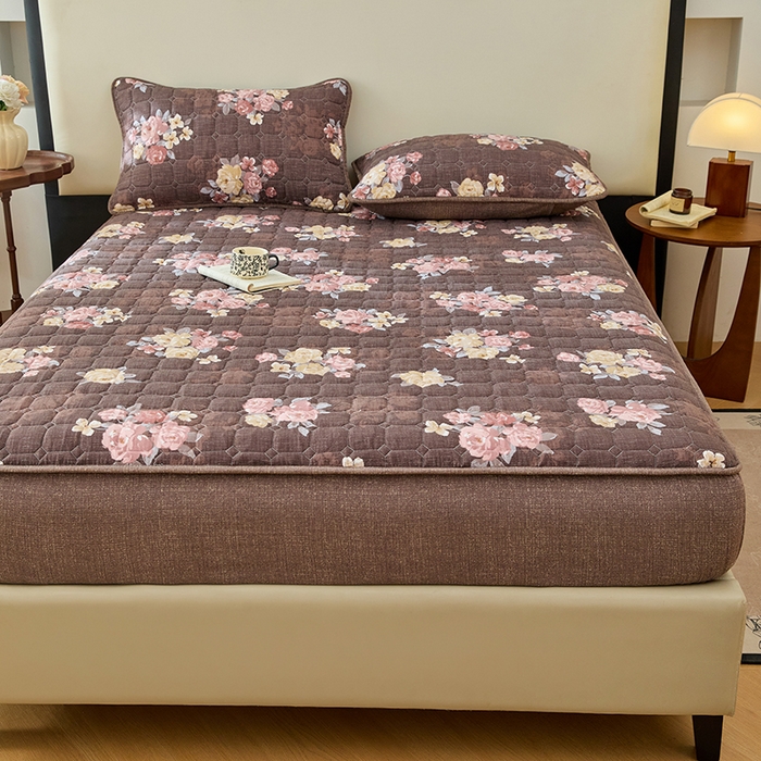 91家纺网 家纺一手货源 找家纺 （总）圣比熊 2025新款原麻夹棉床笠机洗家用防滑透气四季款加厚床罩床垫床单保护套三件套