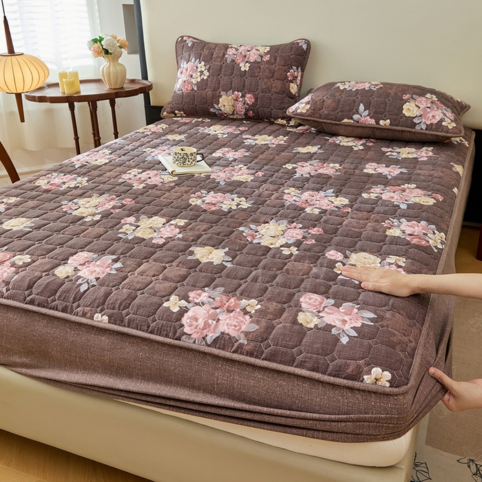 91家纺网 家纺一手货源 找家纺 （总）圣比熊 2025新款原麻夹棉床笠机洗家用防滑透气四季款加厚床罩床垫床单保护套三件套