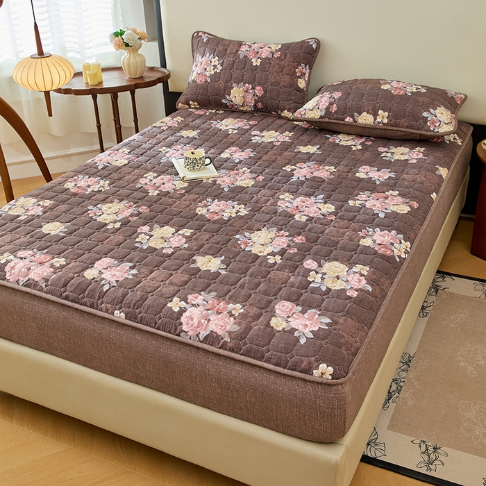 91家纺网 家纺一手货源 找家纺 （总）圣比熊 2025新款原麻夹棉床笠机洗家用防滑透气四季款加厚床罩床垫床单保护套三件套