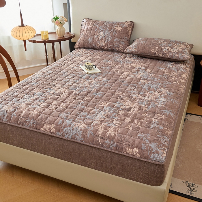 91家纺网 家纺一手货源 找家纺 圣比熊 2025新款原麻夹棉床笠机洗家用防滑透气四季款加厚床罩床垫床单保护套三件套 金枝玉叶