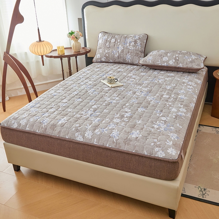 91家纺网 家纺一手货源 找家纺 圣比熊 2025新款原麻夹棉床笠机洗家用防滑透气四季款加厚床罩床垫床单保护套三件套 漫步花丛-蓝