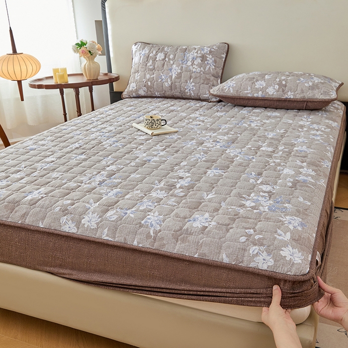 91家纺网 家纺一手货源 找家纺 圣比熊 2025新款原麻夹棉床笠机洗家用防滑透气四季款加厚床罩床垫床单保护套三件套 漫步花丛-蓝