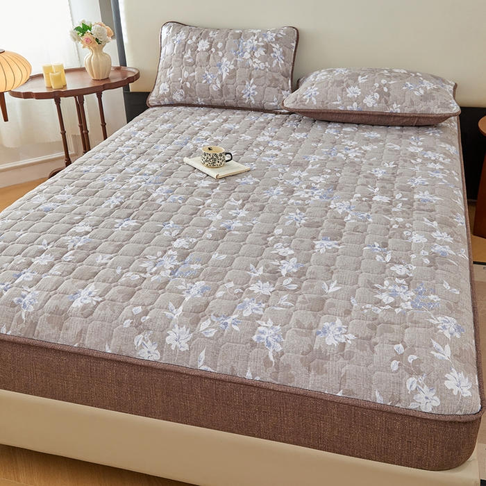 91家纺网 家纺一手货源 找家纺 圣比熊 2025新款原麻夹棉床笠机洗家用防滑透气四季款加厚床罩床垫床单保护套三件套 漫步花丛-蓝