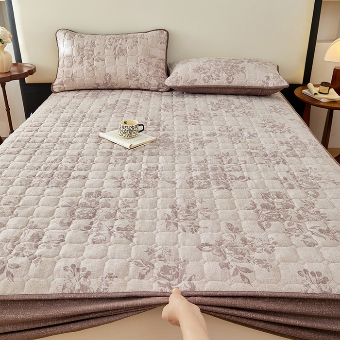 91家纺网 家纺一手货源 找家纺 圣比熊 2025新款原麻夹棉床笠机洗家用防滑透气四季款加厚床罩床垫床单保护套三件套 古堡花园-咖