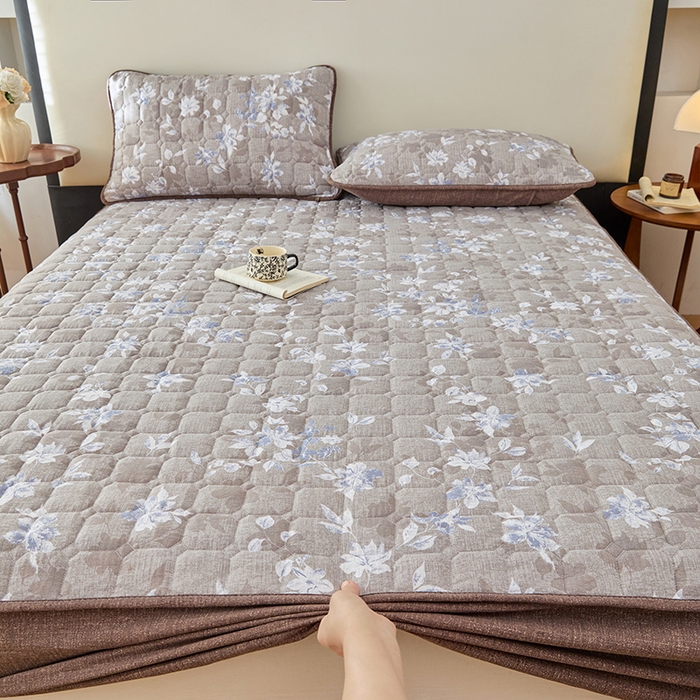 91家纺网 家纺一手货源 找家纺 圣比熊 2025新款原麻夹棉床笠机洗家用防滑透气四季款加厚床罩床垫床单保护套三件套 漫步花丛-蓝