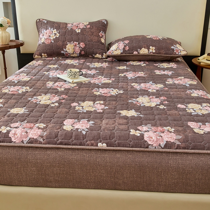 91家纺网 家纺一手货源 找家纺 圣比熊 2025新款原麻夹棉床笠机洗家用防滑透气四季款加厚床罩床垫床单保护套三件套 繁花