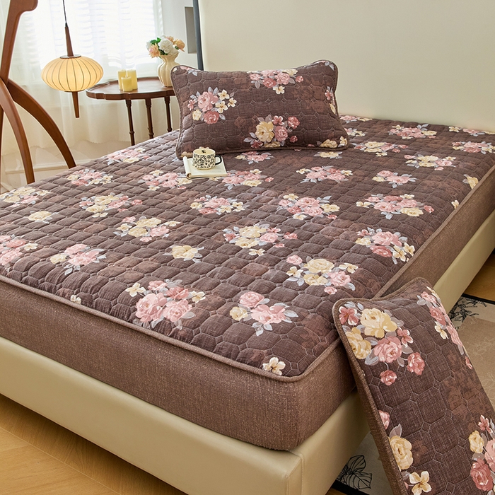 91家纺网 家纺一手货源 找家纺 圣比熊 2025新款原麻夹棉床笠机洗家用防滑透气四季款加厚床罩床垫床单保护套三件套 繁花