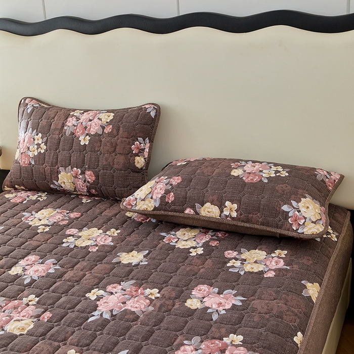 91家纺网 家纺一手货源 找家纺 圣比熊 2025新款原麻夹棉床笠机洗家用防滑透气四季款加厚床罩床垫床单保护套三件套 繁花