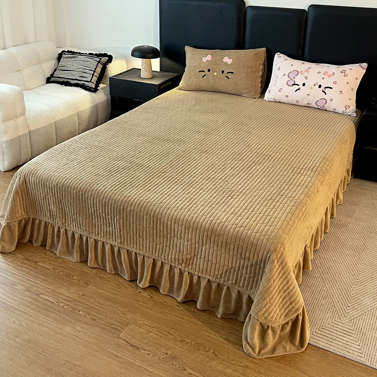 91家纺网 家纺一手货源 找家纺 富米莱（原臻工厂） 2025新款牛奶绒猫咪毛巾绣床盖床裙四件套 紫皮猫猫