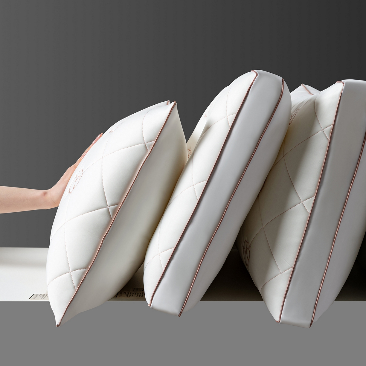 91家纺网 家纺一手货源 找家纺 小米枕芯 2025新款棉花刺绣枕枕头枕芯 棉花刺绣枕-单边低枕