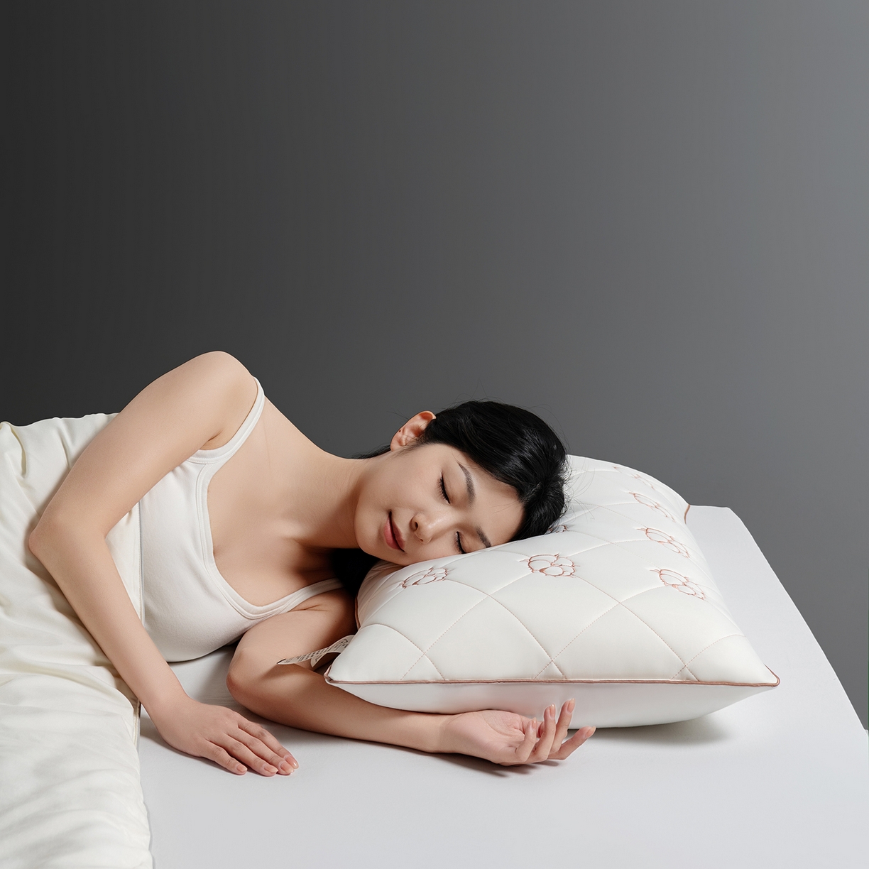 91家纺网 家纺一手货源 找家纺 小米枕芯 2025新款棉花刺绣枕枕头枕芯 棉花刺绣枕-单边低枕