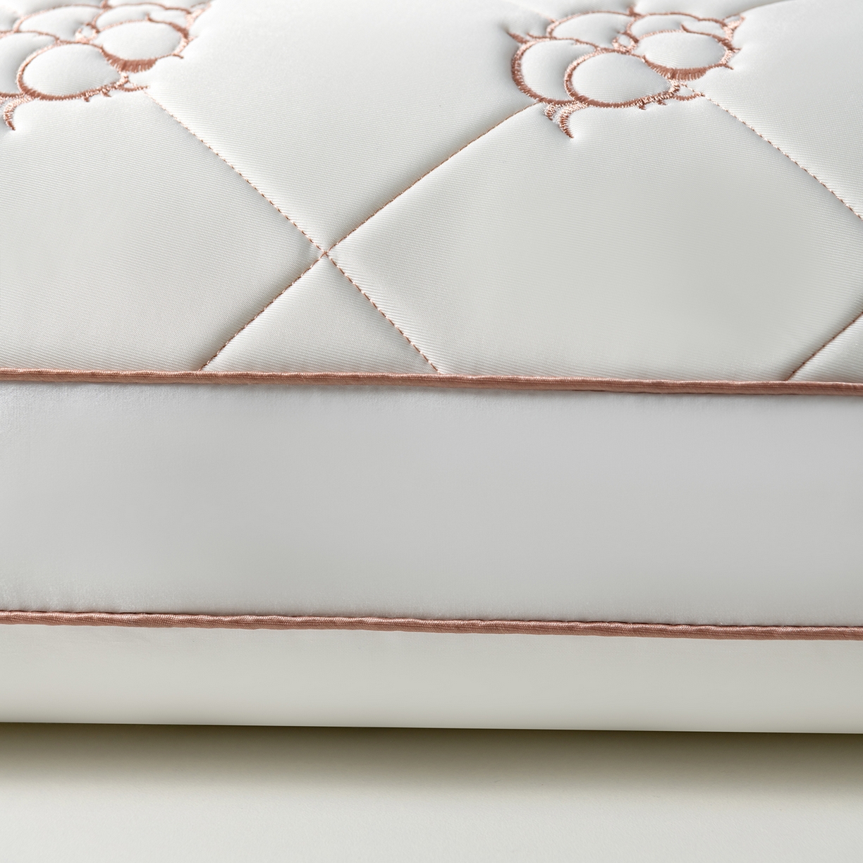 91家纺网 家纺一手货源 找家纺 小米枕芯 2025新款棉花刺绣枕枕头枕芯 棉花刺绣枕-立体高枕护颈