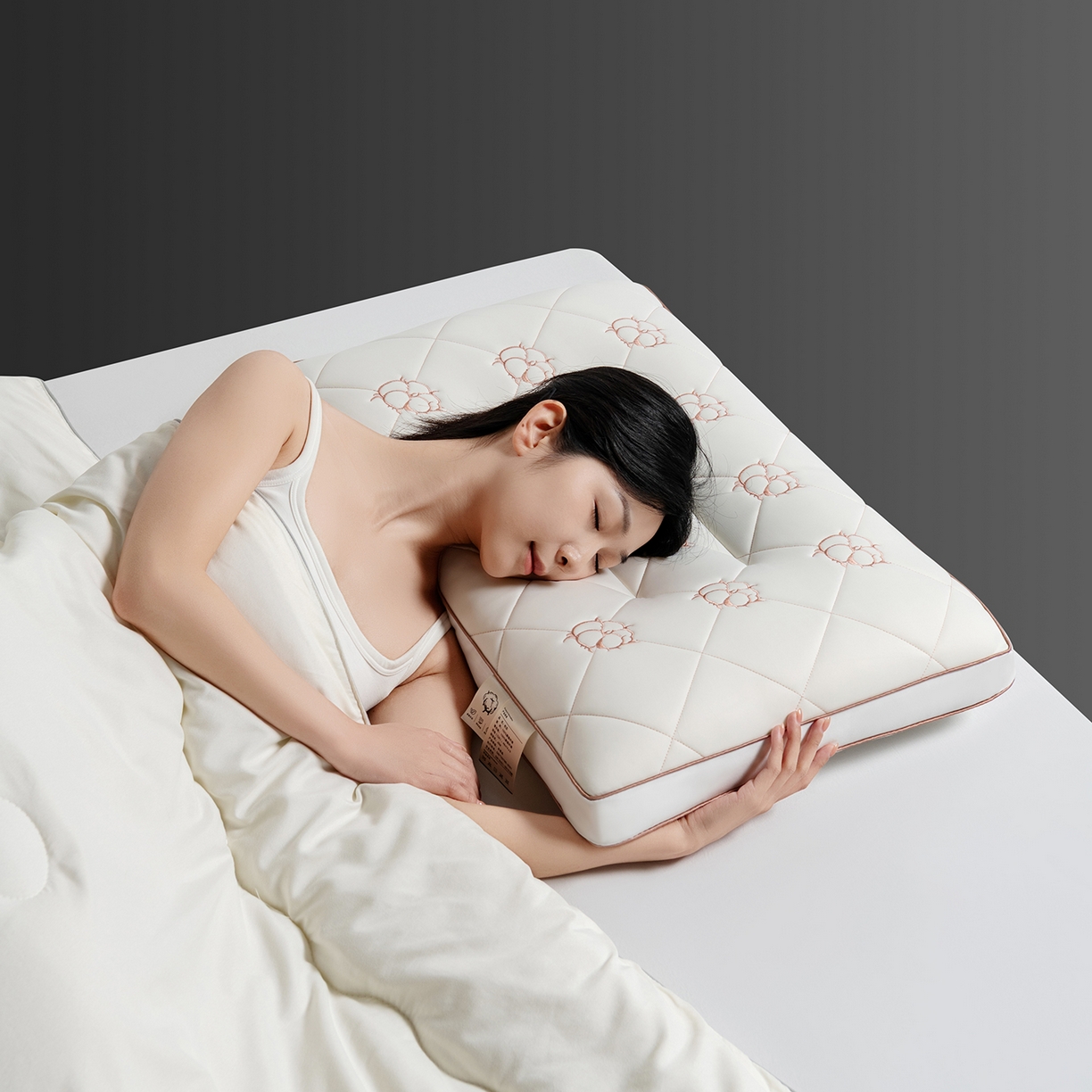 91家纺网 家纺一手货源 找家纺 小米枕芯 2025新款棉花刺绣枕枕头枕芯 棉花刺绣枕-立体吊带中枕