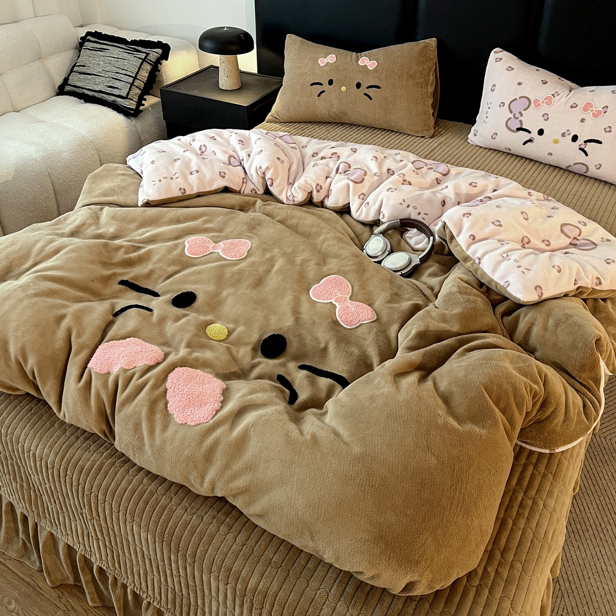 富米莱（原臻工厂） 2025新款牛奶绒猫咪毛巾绣床盖床裙四件套 紫皮猫猫