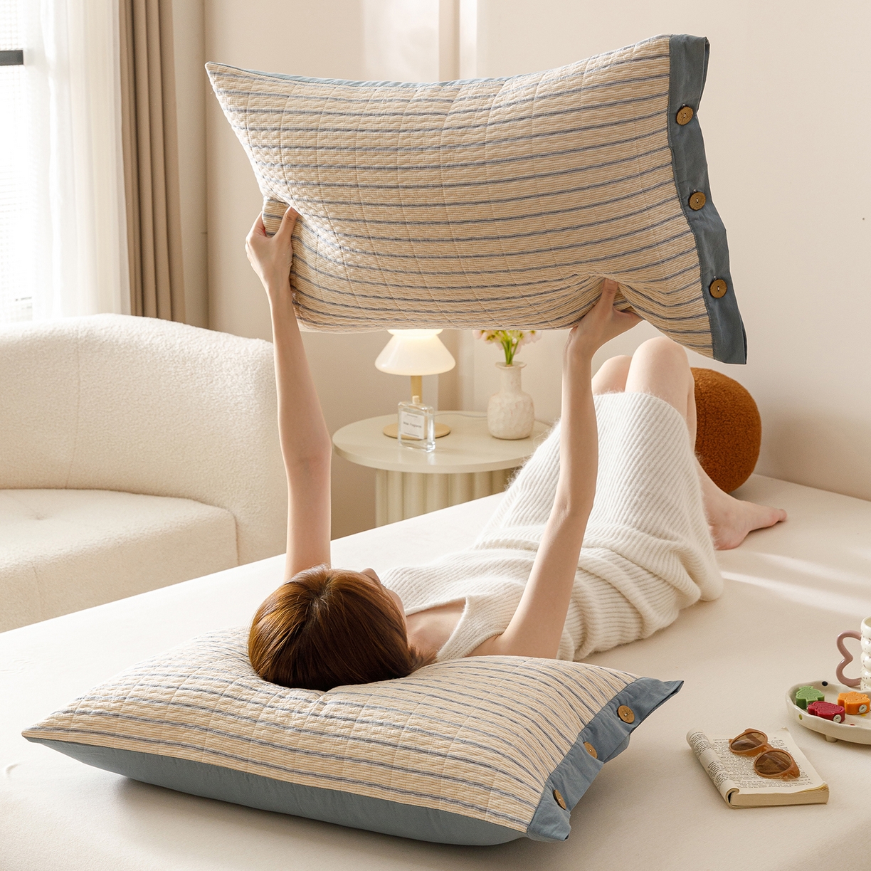 91家纺网 家纺一手货源 找家纺 爱港家纺 2025新款全棉色织水洗加厚绗缝夹棉防头油双面枕头套单品枕套单件枕套 小时代蓝