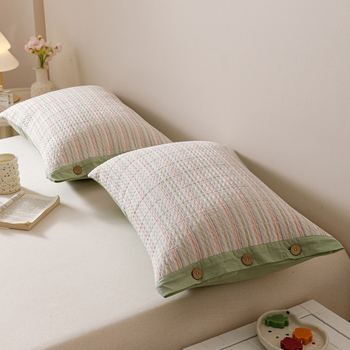 91家纺网 家纺一手货源 找家纺 爱港家纺 2025新款全棉色织水洗加厚绗缝夹棉防头油双面枕头套单品枕套单件枕套 小时代绿