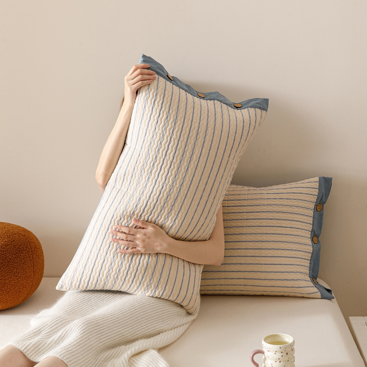 91家纺网 家纺一手货源 找家纺 爱港家纺 2025新款全棉色织水洗加厚绗缝夹棉防头油双面枕头套单品枕套单件枕套 小时代蓝